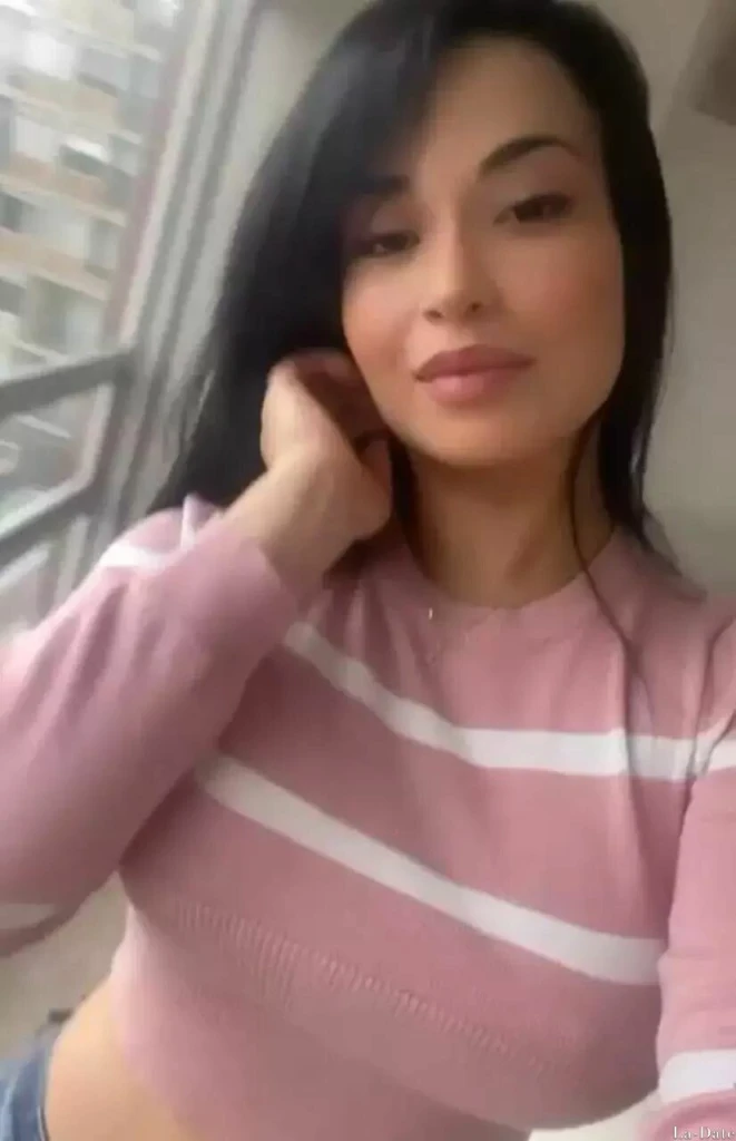 Alejandra Profile image 2