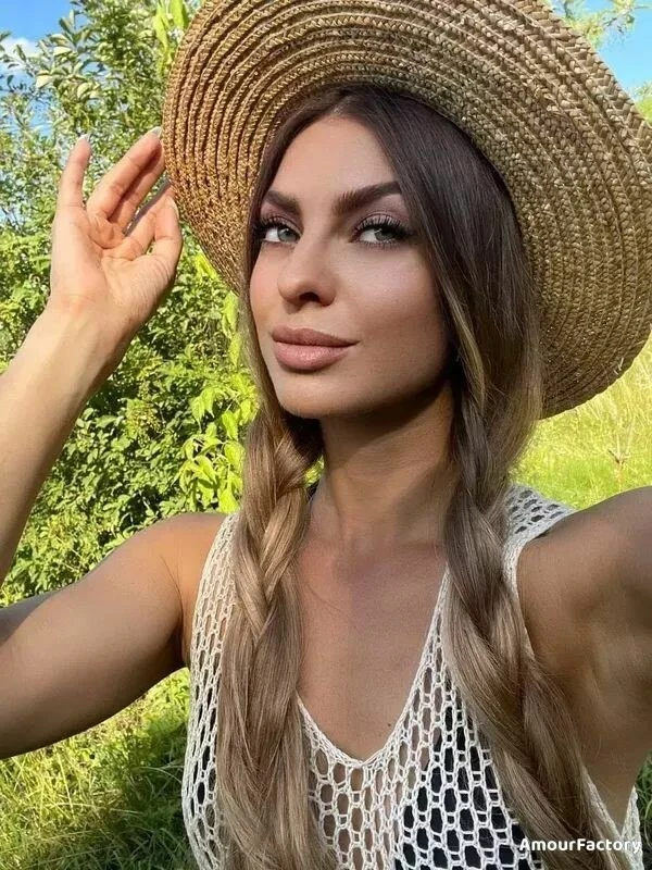 Vera Profile image 2