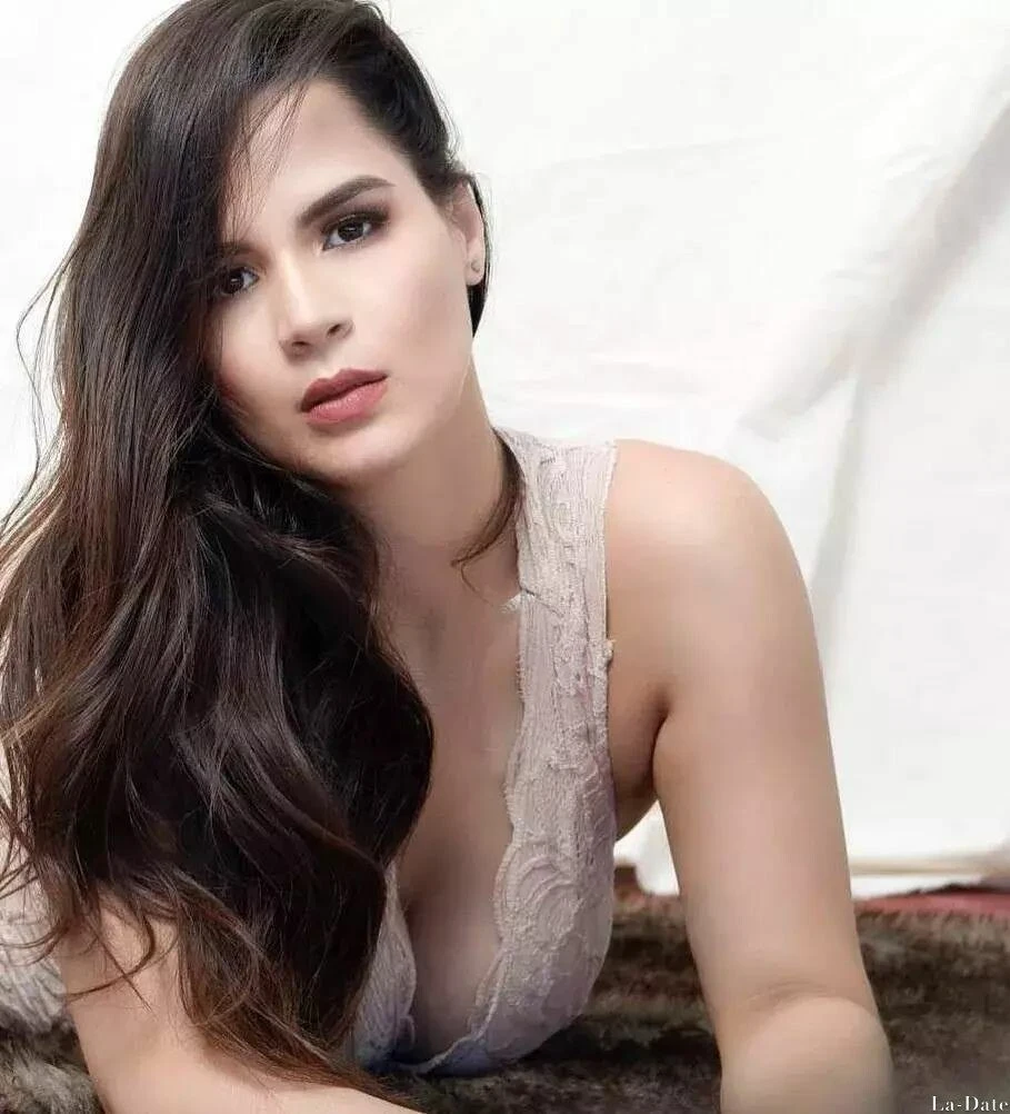 Paola Profile image 2