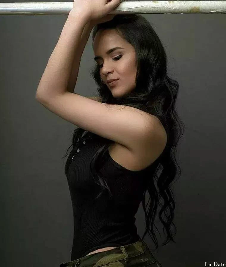 Paola Profile image 4